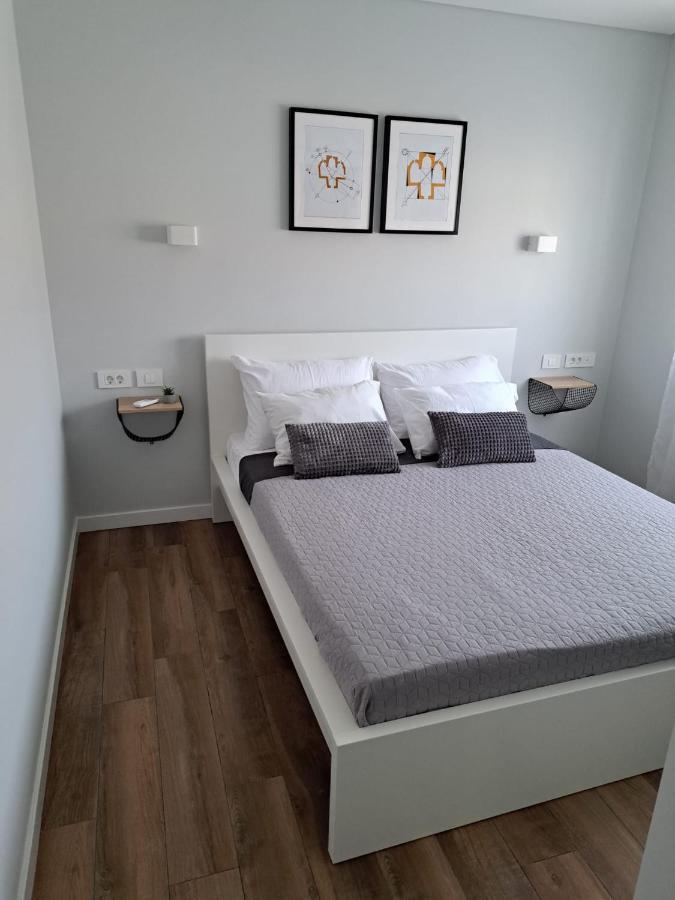 B & R Summer Breeze Apartments Nin Exteriör bild