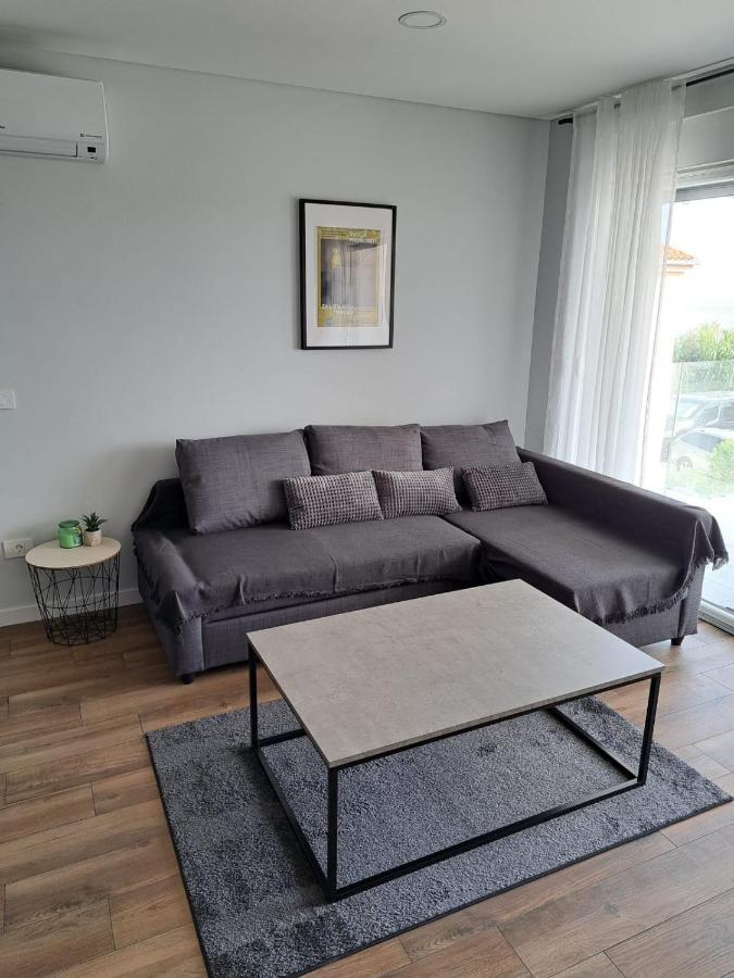 B & R Summer Breeze Apartments Nin Exteriör bild