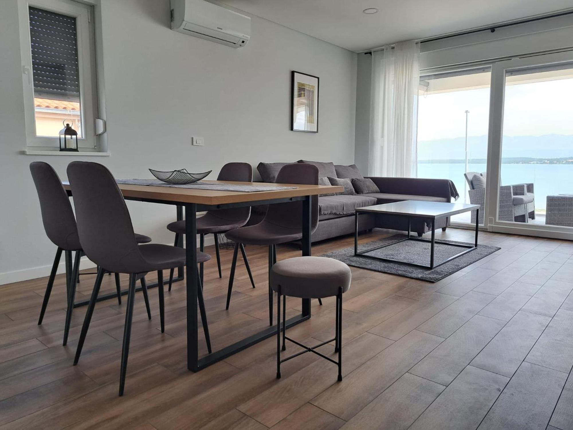 B & R Summer Breeze Apartments Nin Exteriör bild