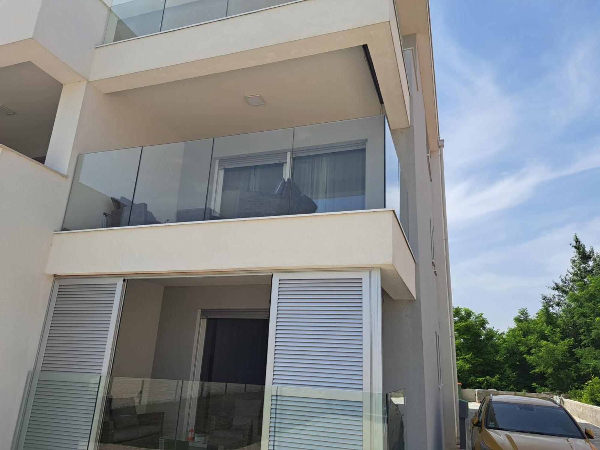 B & R Summer Breeze Apartments Nin Exteriör bild