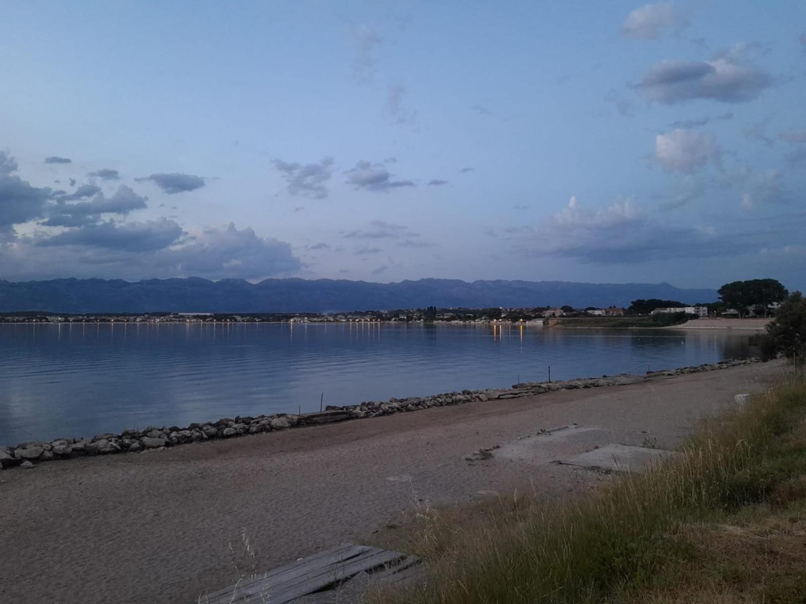 B & R Summer Breeze Apartments Nin Exteriör bild