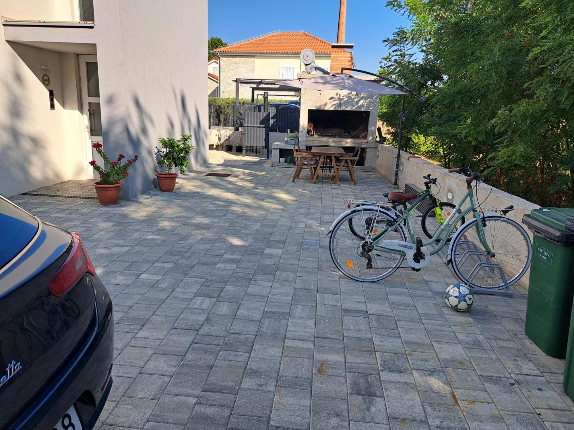 B & R Summer Breeze Apartments Nin Exteriör bild