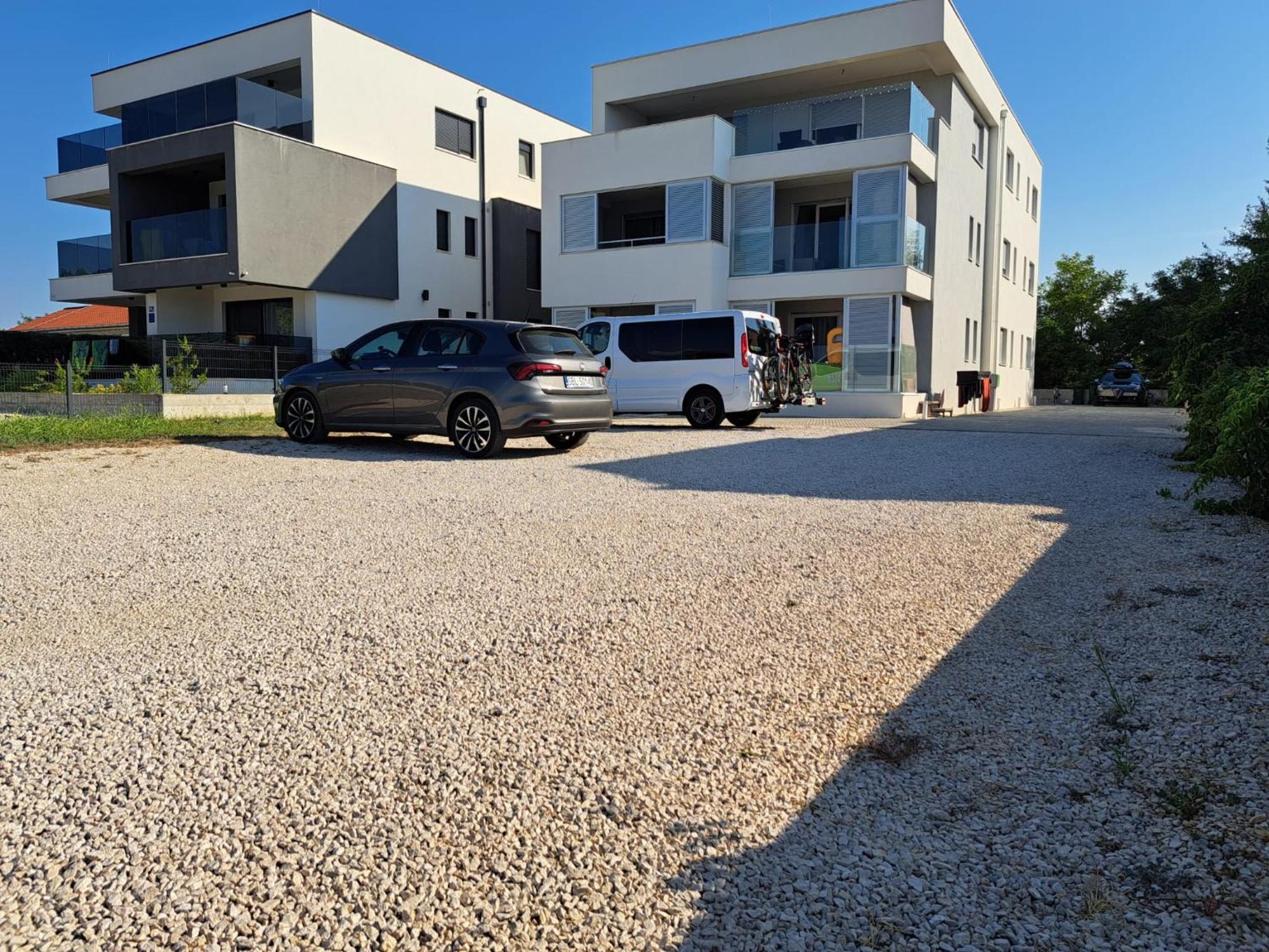 B & R Summer Breeze Apartments Nin Exteriör bild